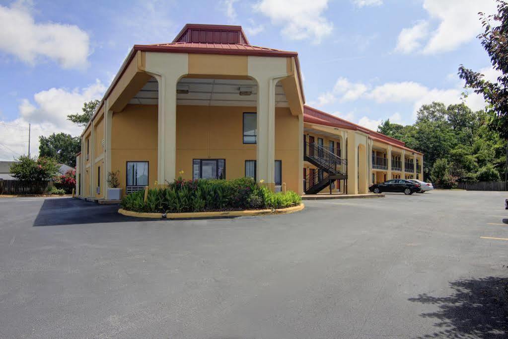 Auburn Lodge Near University Exterior photo